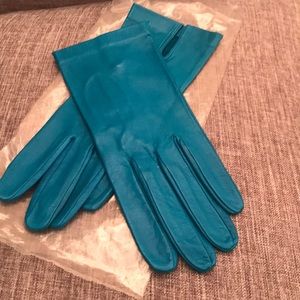 Italian leather never been wore gloves